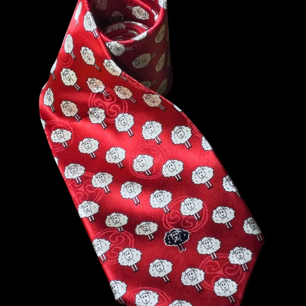 Red Sheep Pattern Tie - Picture 6 of 6